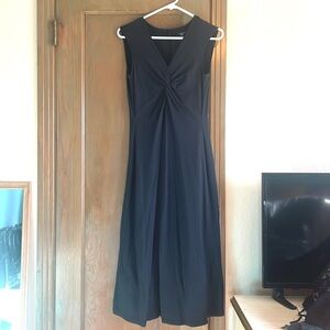 Black Patagonia Bandha Front Twist in Size Medium. Bundle and save 25%!!!!!